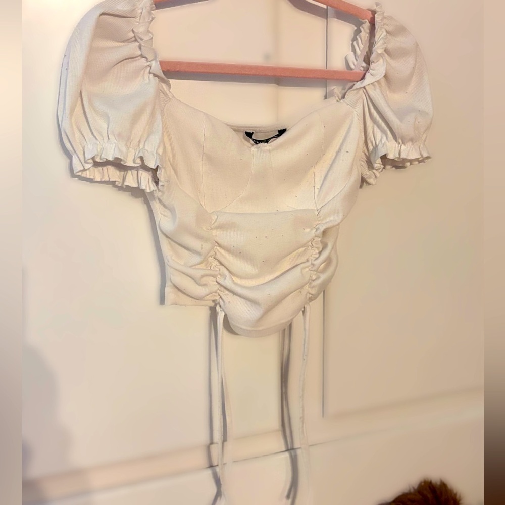 White puffy shoulder cute top with laces